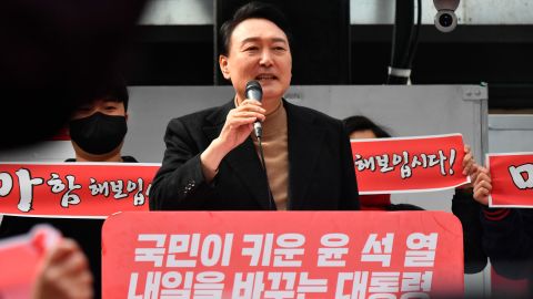 South Korean presidential candidate Yoon Suk Yeol of the People Power Party campaigns in Busan on March 4. 