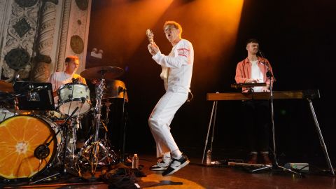 Glass Animals' 'Heat Waves' dropped in 2020. It just hit No. 1 | CNN Glass Animals' 'Heat Waves' dropped in 2020. It just hit No. 1 | CNN