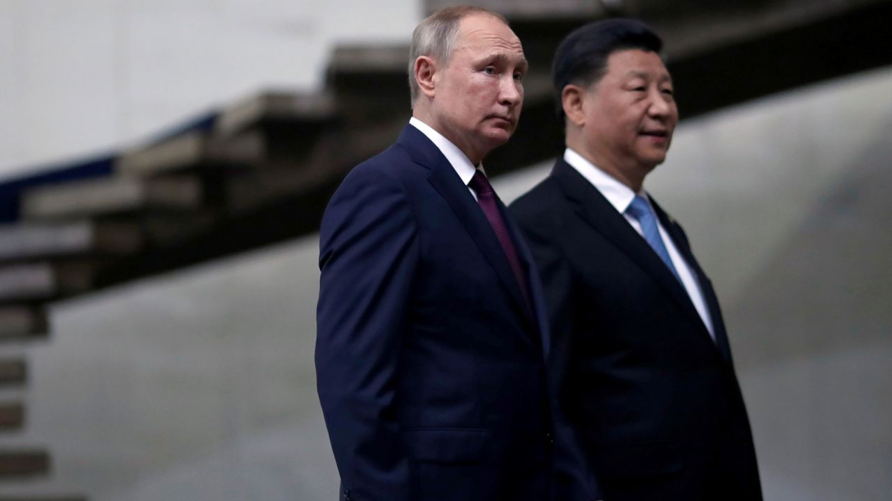 FILE PHOTO: Russia's President Vladimir Putin and China's Xi Jinping walk down the stairs as they arrive for a BRICS summit in Brasilia, Brazil November 14, 2019. REUTERS/Ueslei Marcelino/File Photo