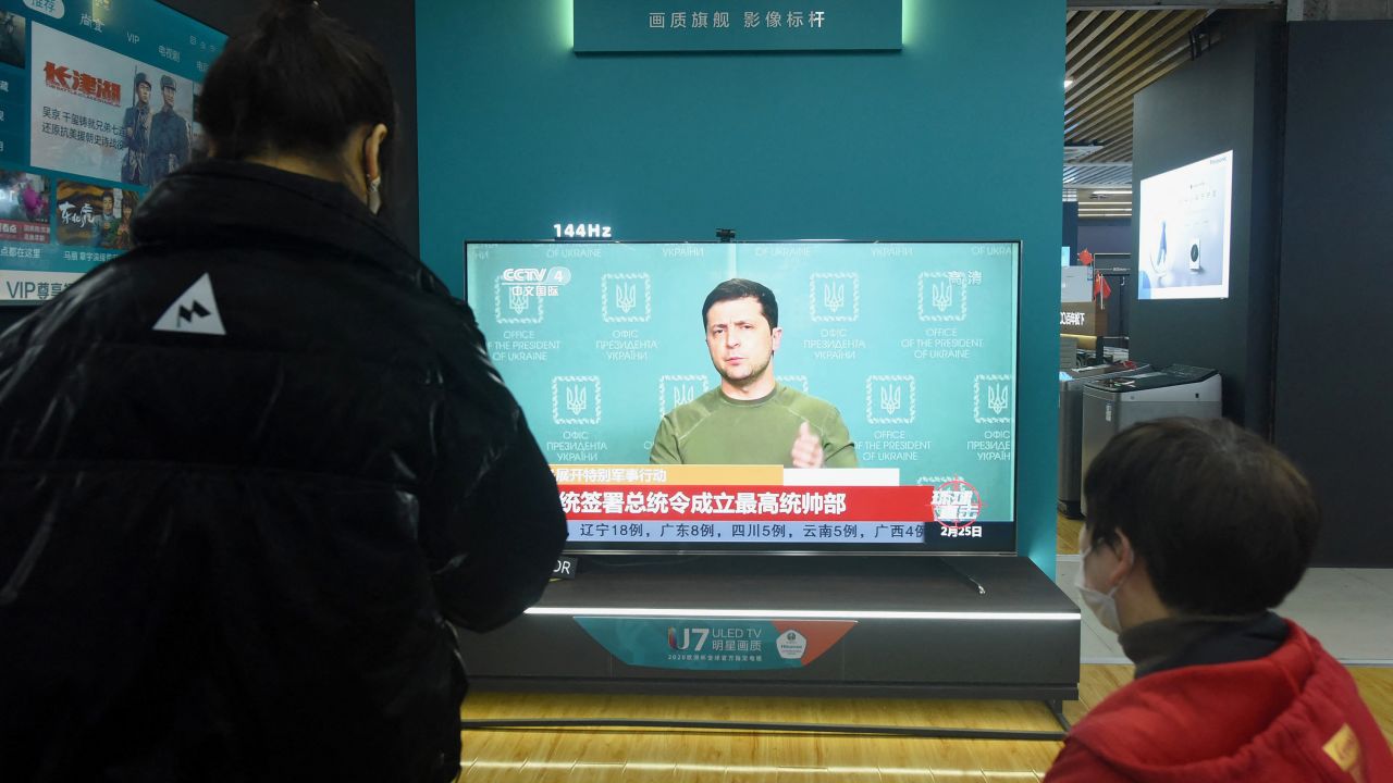 Residents watch a TV screen showing news about Ukraine at a shopping mall in Hangzhou, in China's eastern Zhejiang province on February 25, 2022.