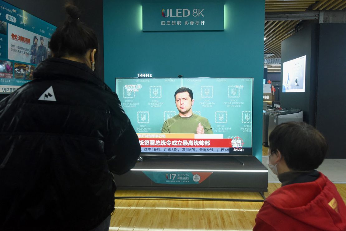 Residents watch a TV screen showing news about Ukraine at a shopping mall in Hangzhou, in China's eastern Zhejiang province on February 25, 2022.