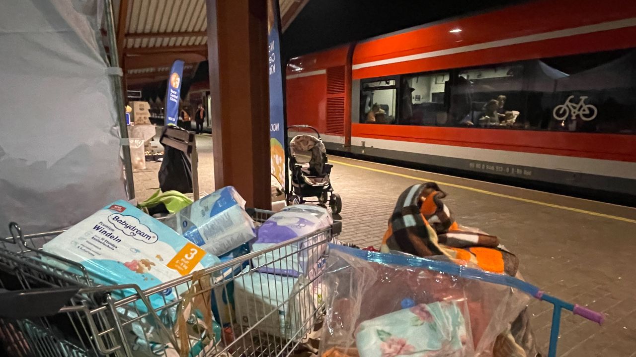 Polish citizens left shopping carts filled with diapers at the Przemyśl train station platform.