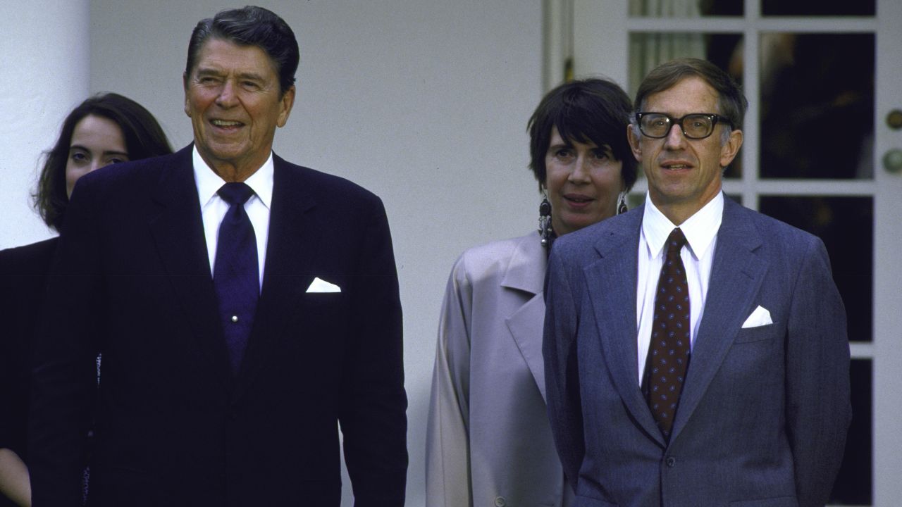 Journalist Nicholas Daniloff with his family and President Ronald Reagan after being freed from a KGB prison in 1986.