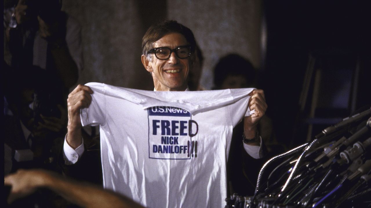 US reporter Nicholas Daniloff holds up a T-shirt after his release from being detained in Russia in 1986.