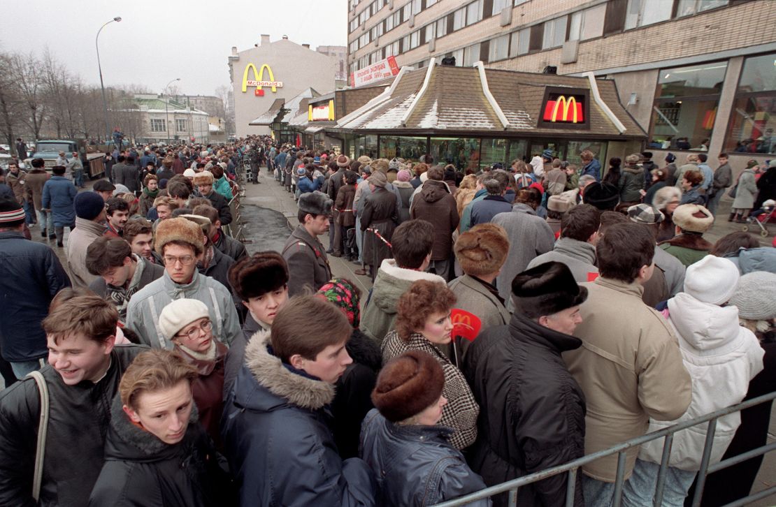 Hundreds of people line up around the first McDonald's restaurant in the Soviet Union at Moscow's Pushkin Square, on its opening day.