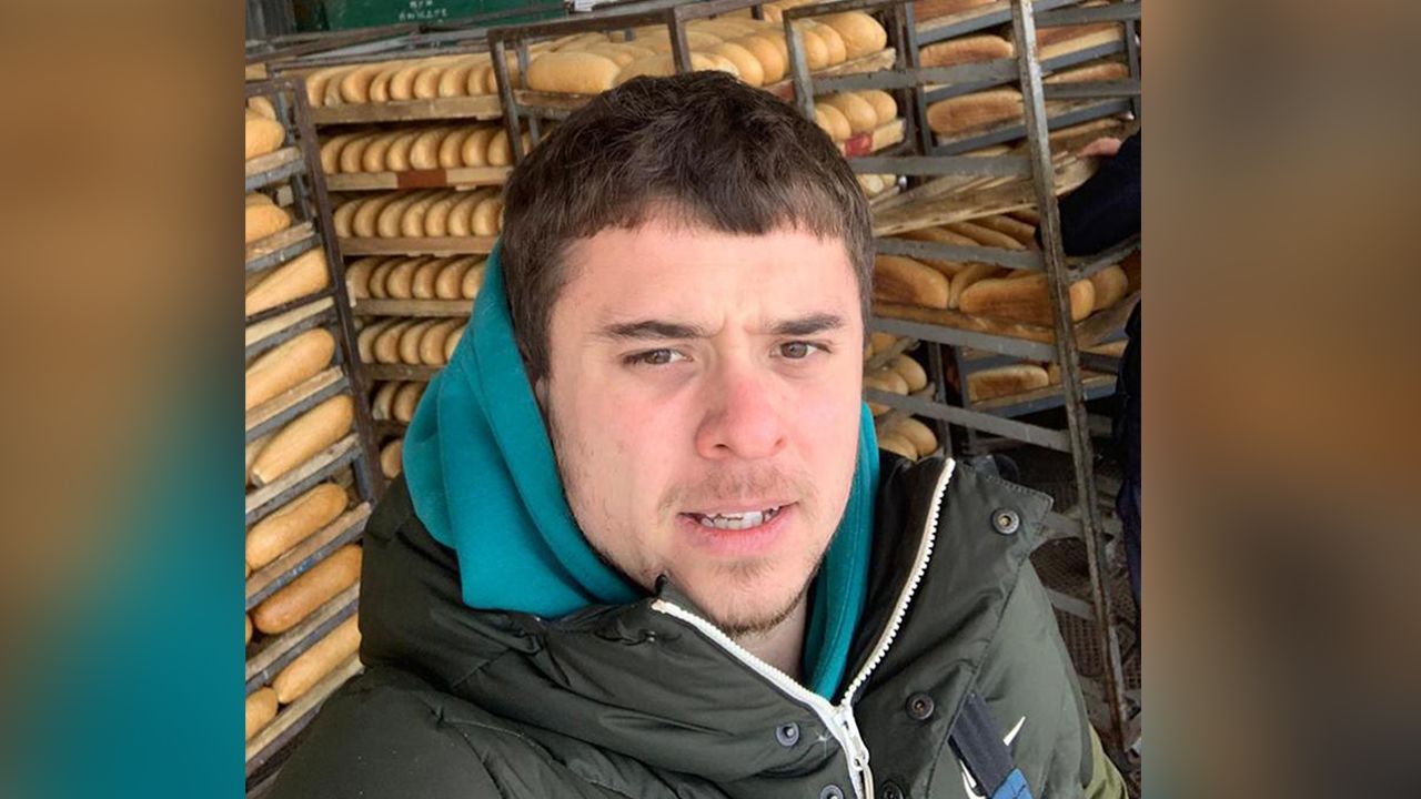 Pavlo Servetnyk has been baking bread to help feed the people of Kherson. 