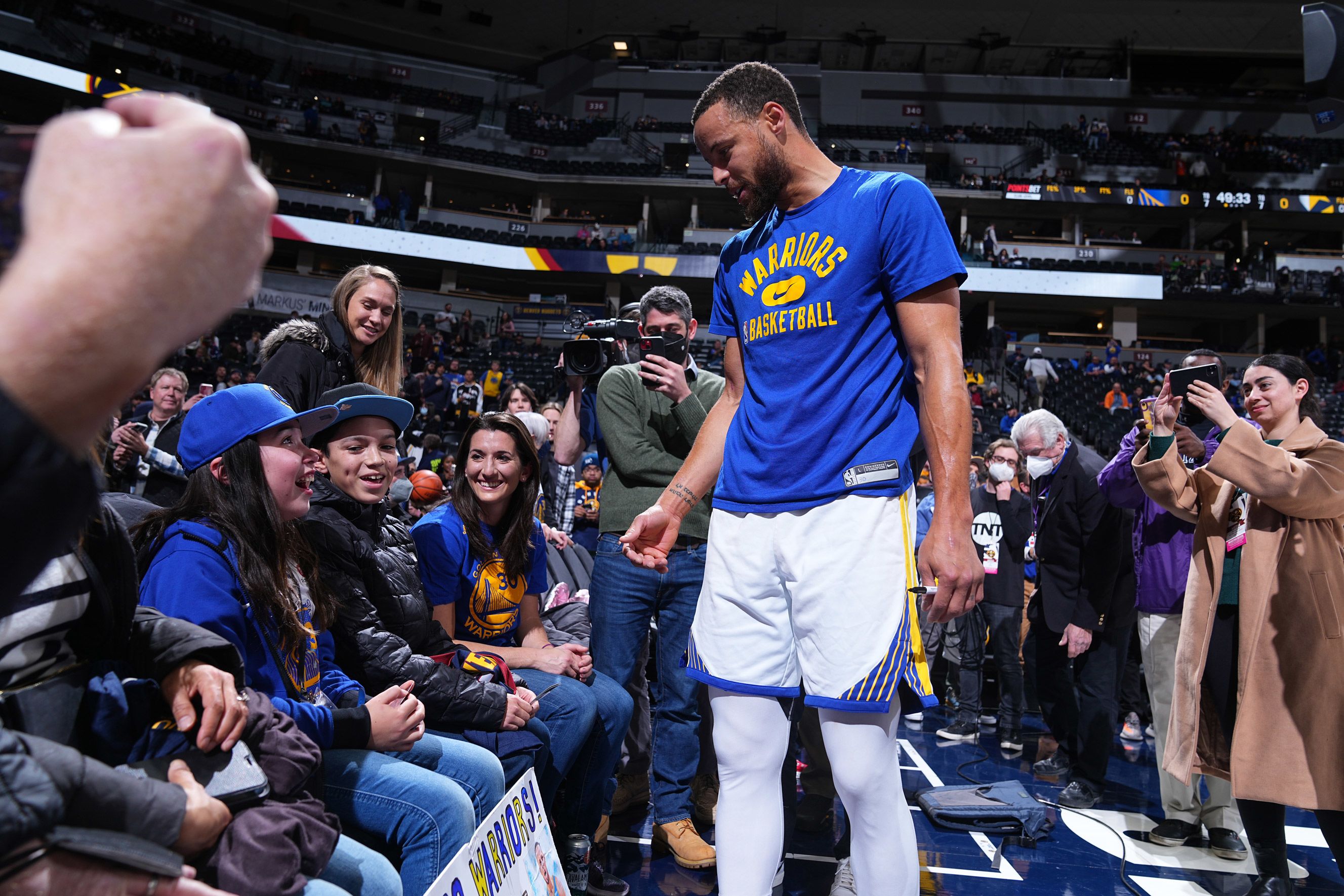 Warriors' Steph Curry surprises heartbroken young super fan