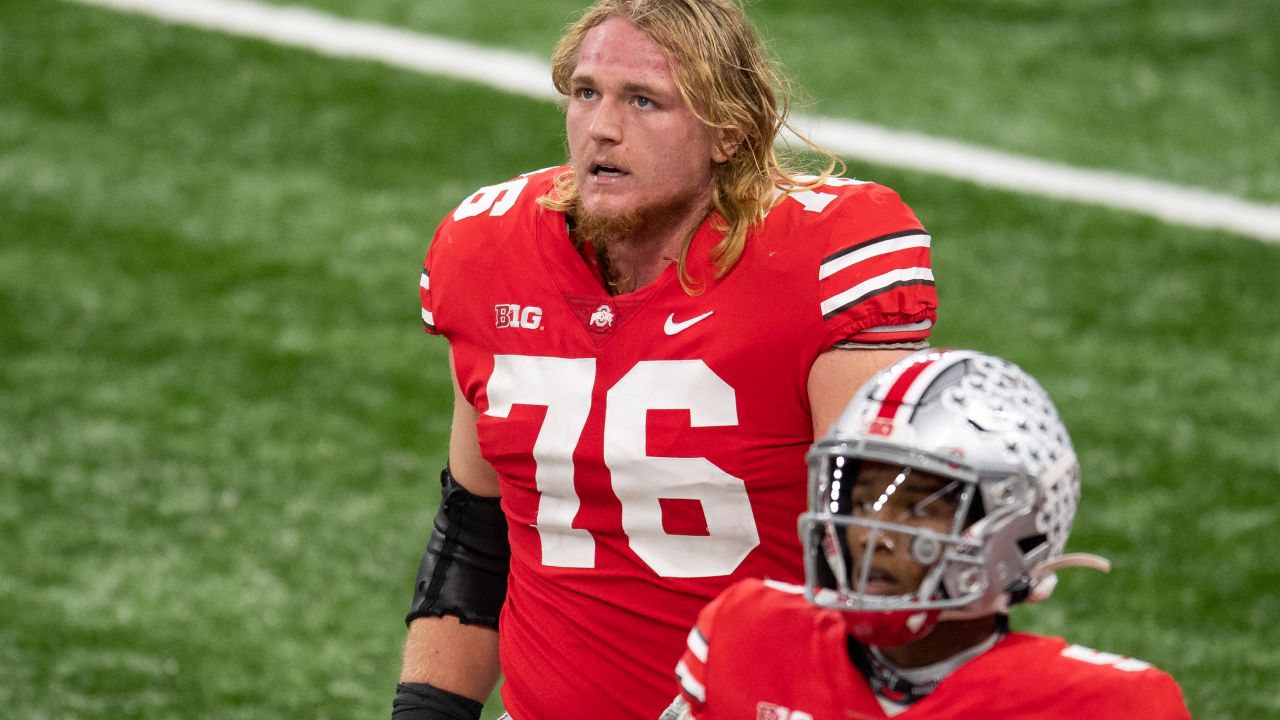 Ohio State Buckeyes offensive lineman Harry Miller says he is medically retiring from football.