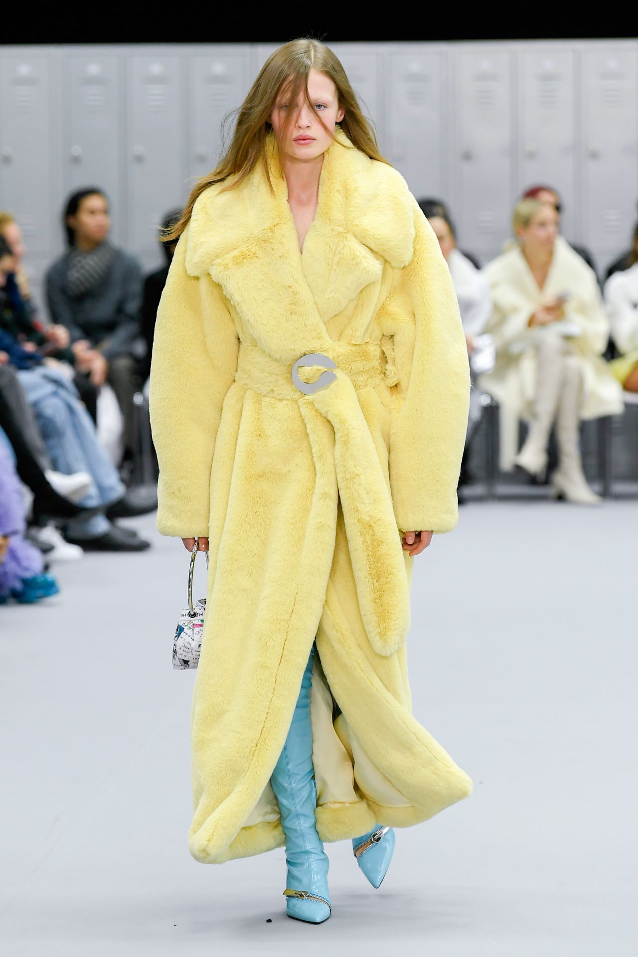 A yellow and blue look at the Coperni Fall-Winter 2022 show. 