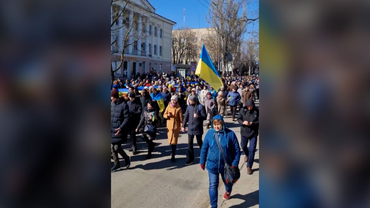 Residents of Russian-occupied Kherson protest on Sunday.
