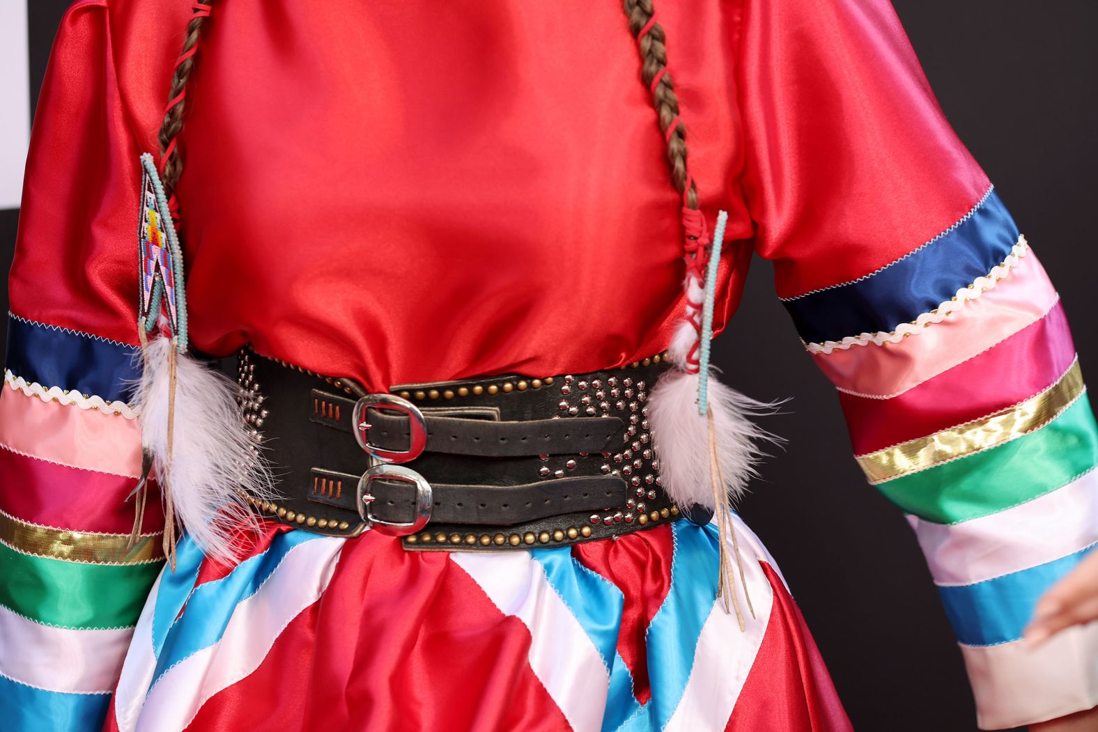 A close-up look at Paulina Alexis' outfit.