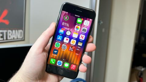 15-apple iphone se 2022 CNN emphasized