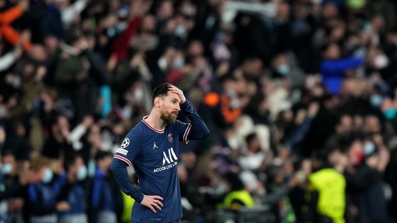 Lionel Messi throws fans into confusion after posing in No. 39 PSG