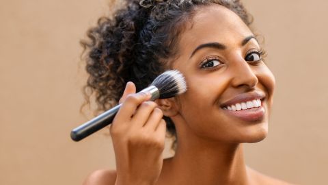 makeup-brush-cleaning-lead-istock