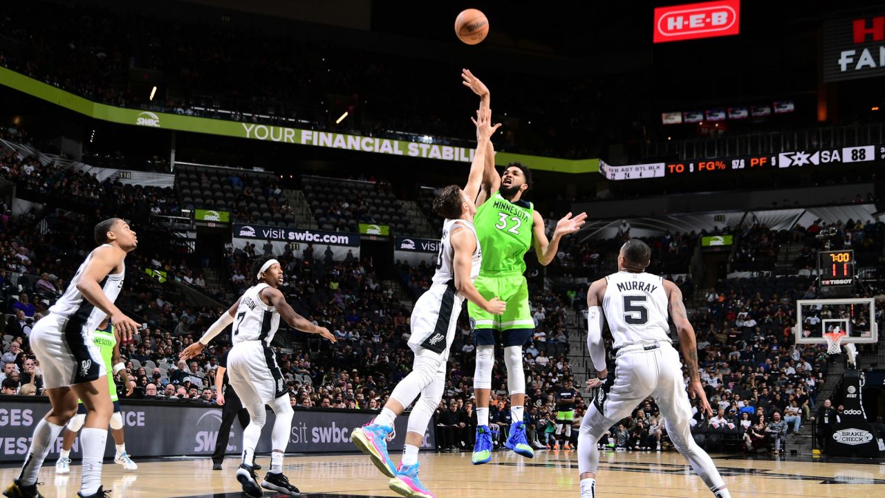 Towns shoots the ball during the game against the Spurs.
