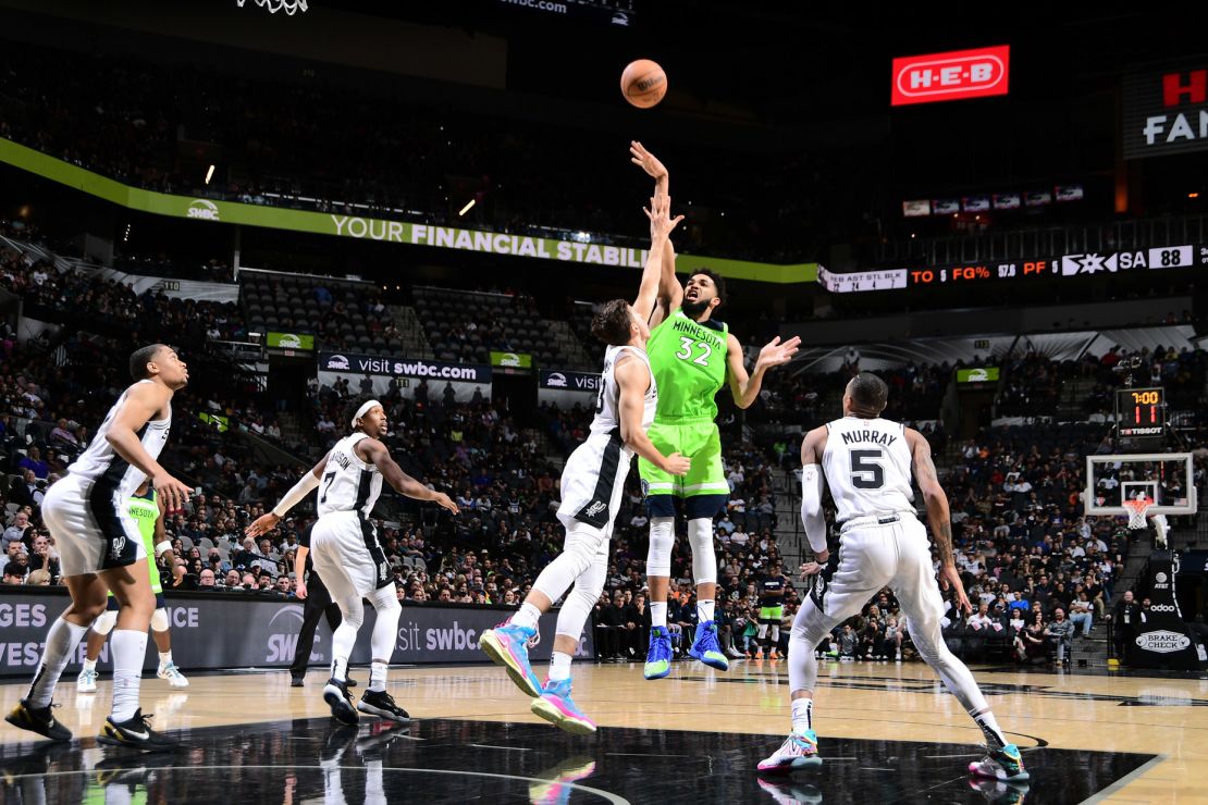 Towns shoots the ball during the game against the Spurs.