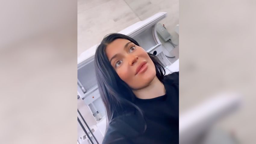 01 Kylie Jenner postpartum orig