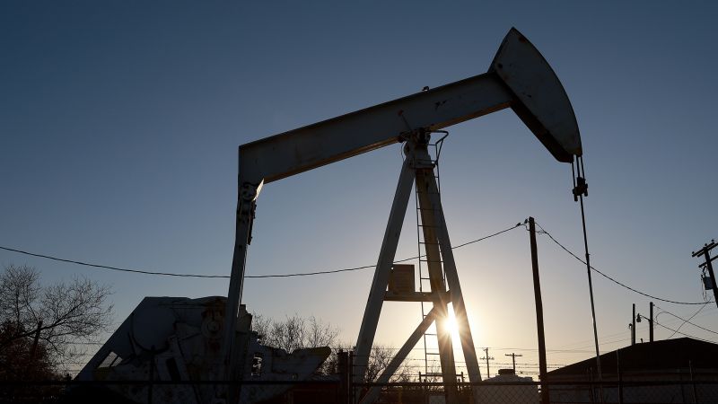 Oil spikes back above $100 as Russia fears grow