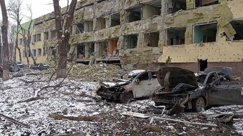 Buildings and cars destroyed in the bombardment of Mariupol.