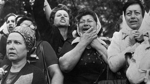 Members of the Mothers of Plaza de Mayo in San Martin square, opposite Argentina's foreign ministry, in this November 21, 1977 file photo. (AP Photo)