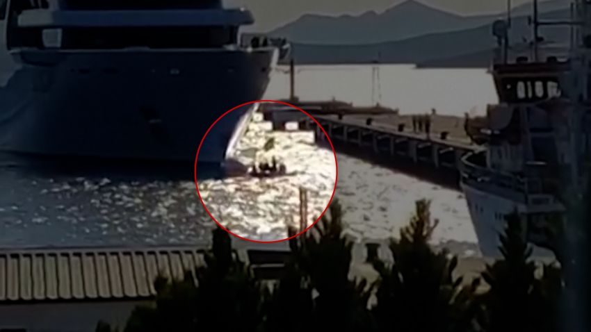 02 Ukrianian Sailors Block Russian Yacht