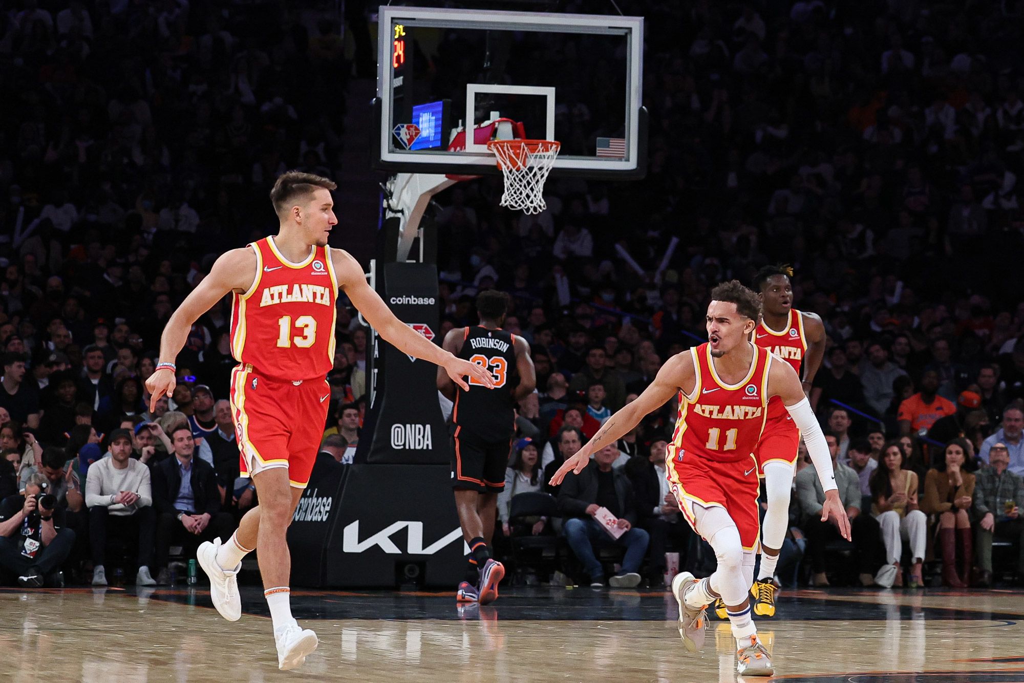 Trae Young returns to MSG and delivers 45-point masterclass as boos rain  down from New York Knicks fans, NBA News