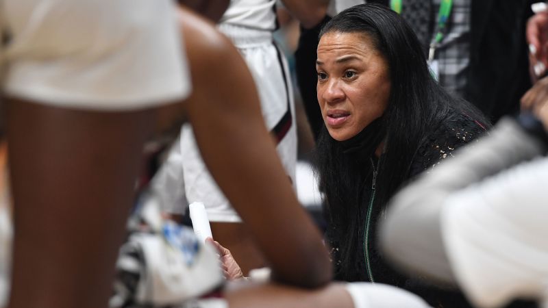 University of South Carolina Women's Basketball Coach Dawn Staley to  Receive Billie Jean King Leadership Award - EBONY