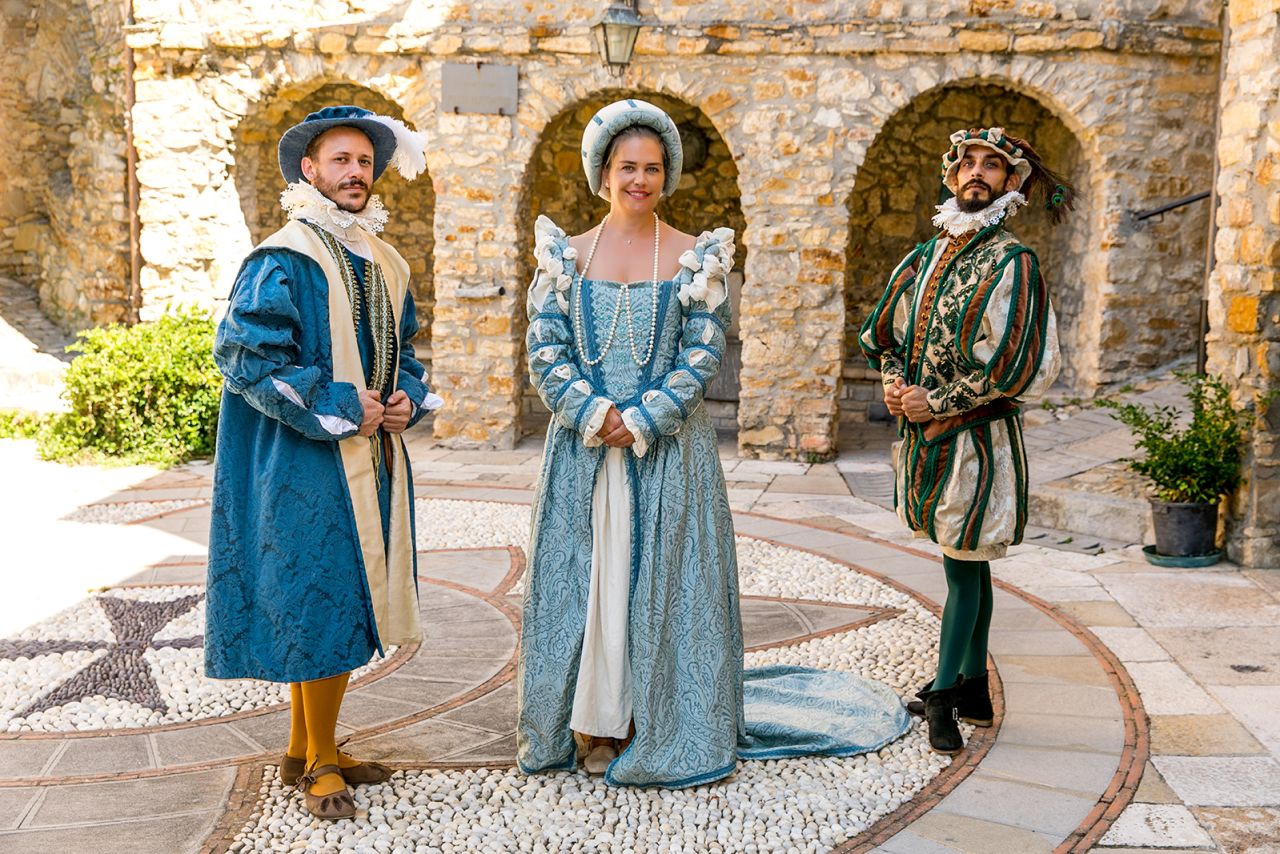Princess Nina, center, is elected to her royal position.