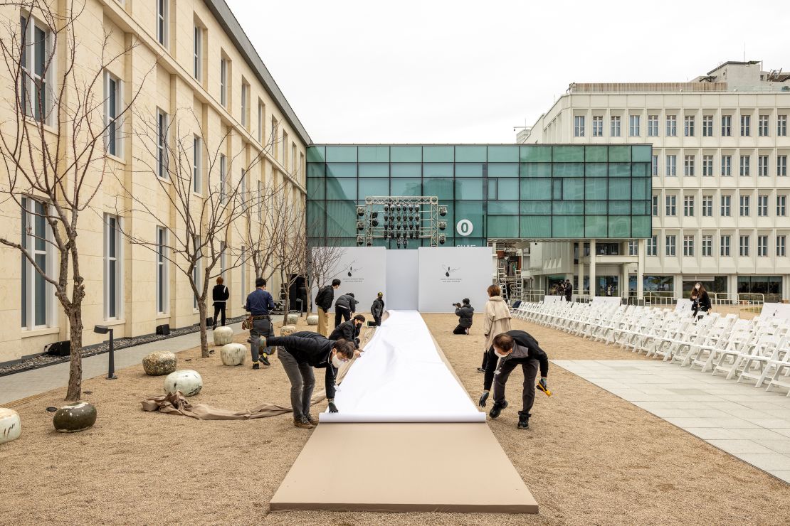 The Seoul Museum of Craft Art held in-person shows.
