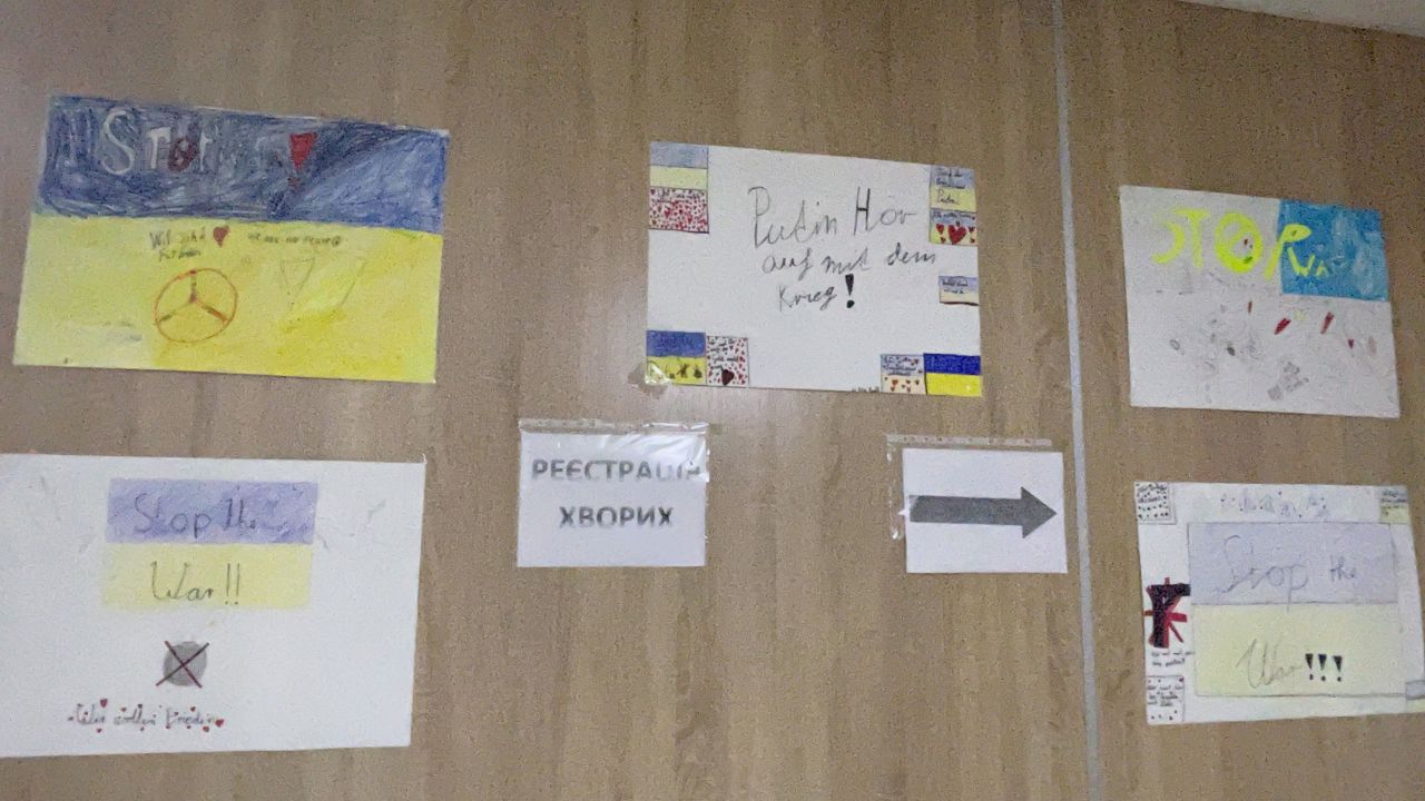 Children at the hospital create pictures about the war.