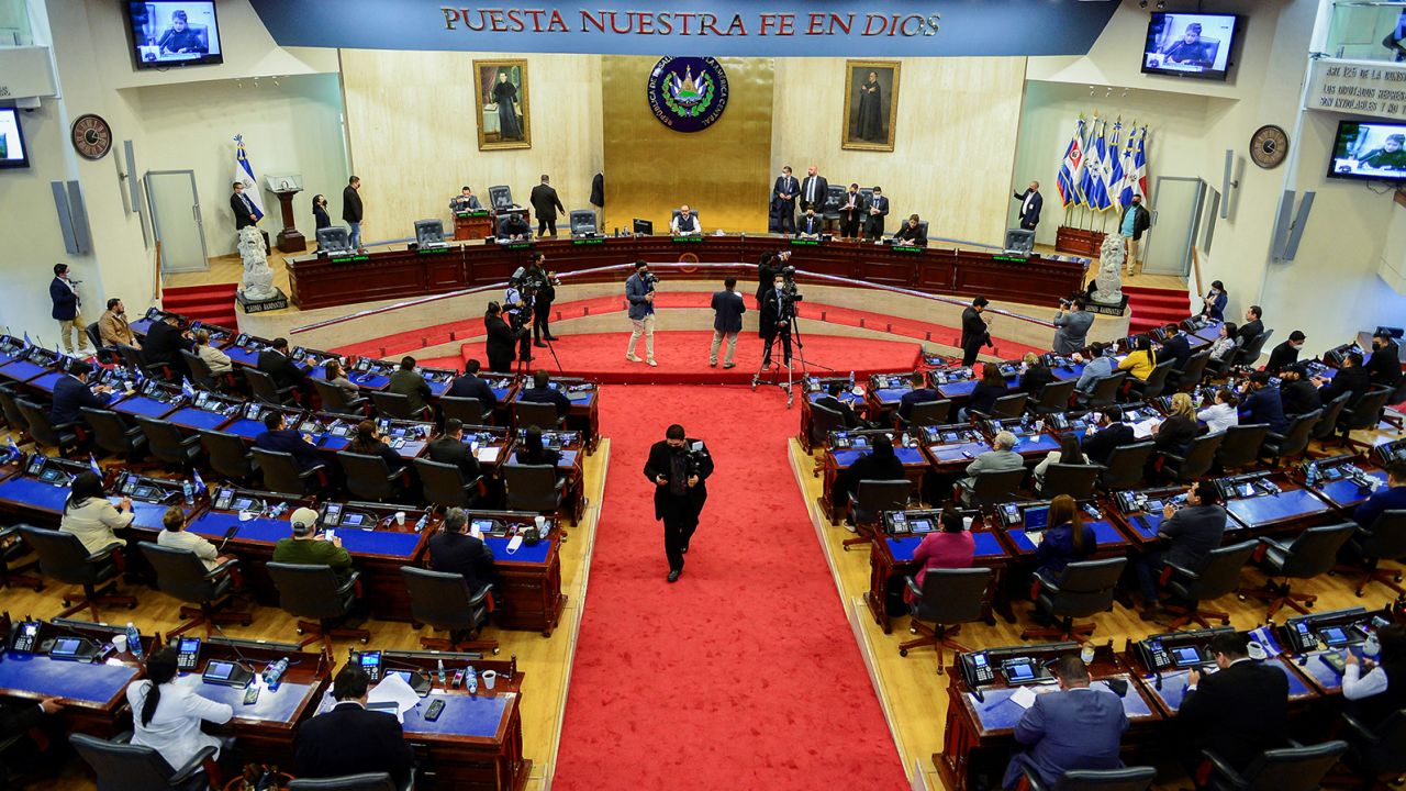El Salvador deputies during Sunday's extraordinary session of congress.