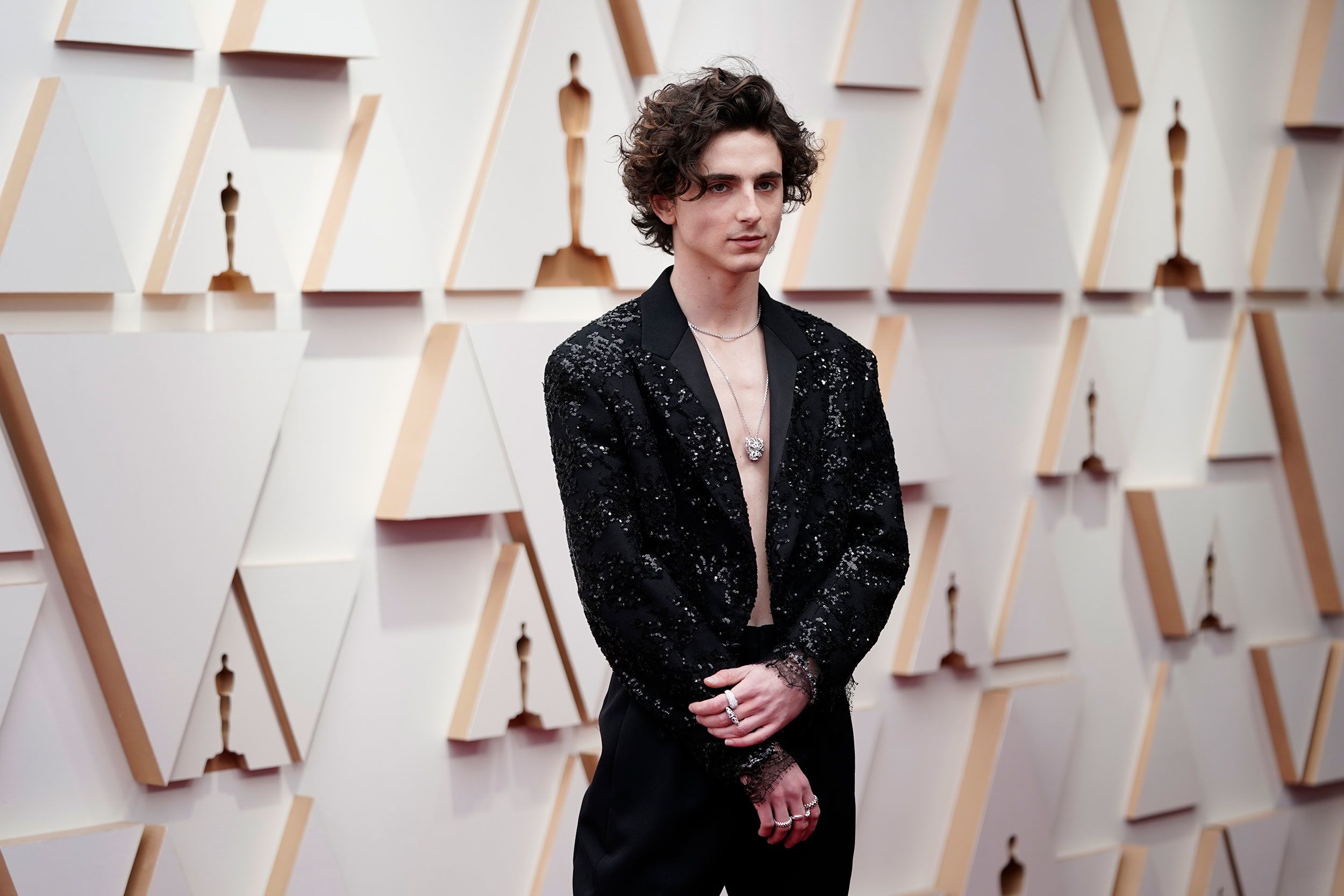 Timothée Chalamet Lights Up the 2018 Oscars in a White Berluti Suit