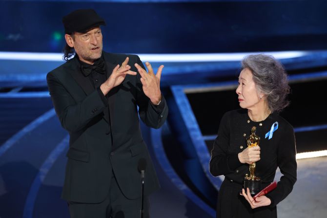 Troy Kotsur gives an emotional acceptance speech after <a href="index.php?page=&url=https%3A%2F%2Fwww.cnn.com%2Fentertainment%2Flive-news%2Foscars-2022%2Fh_f5d9bef88bd9cb38a878abe8f8460370" target="_blank">winning the best supporting actor Oscar.</a> Kotsur, who won for his role in "CODA," is the first deaf performer to win an Academy Award in this category.