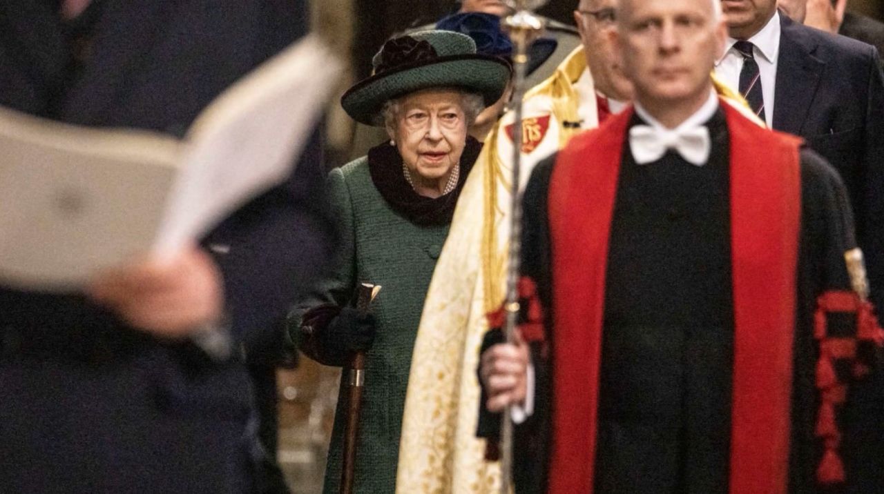 Queen Elizabeth at memorial