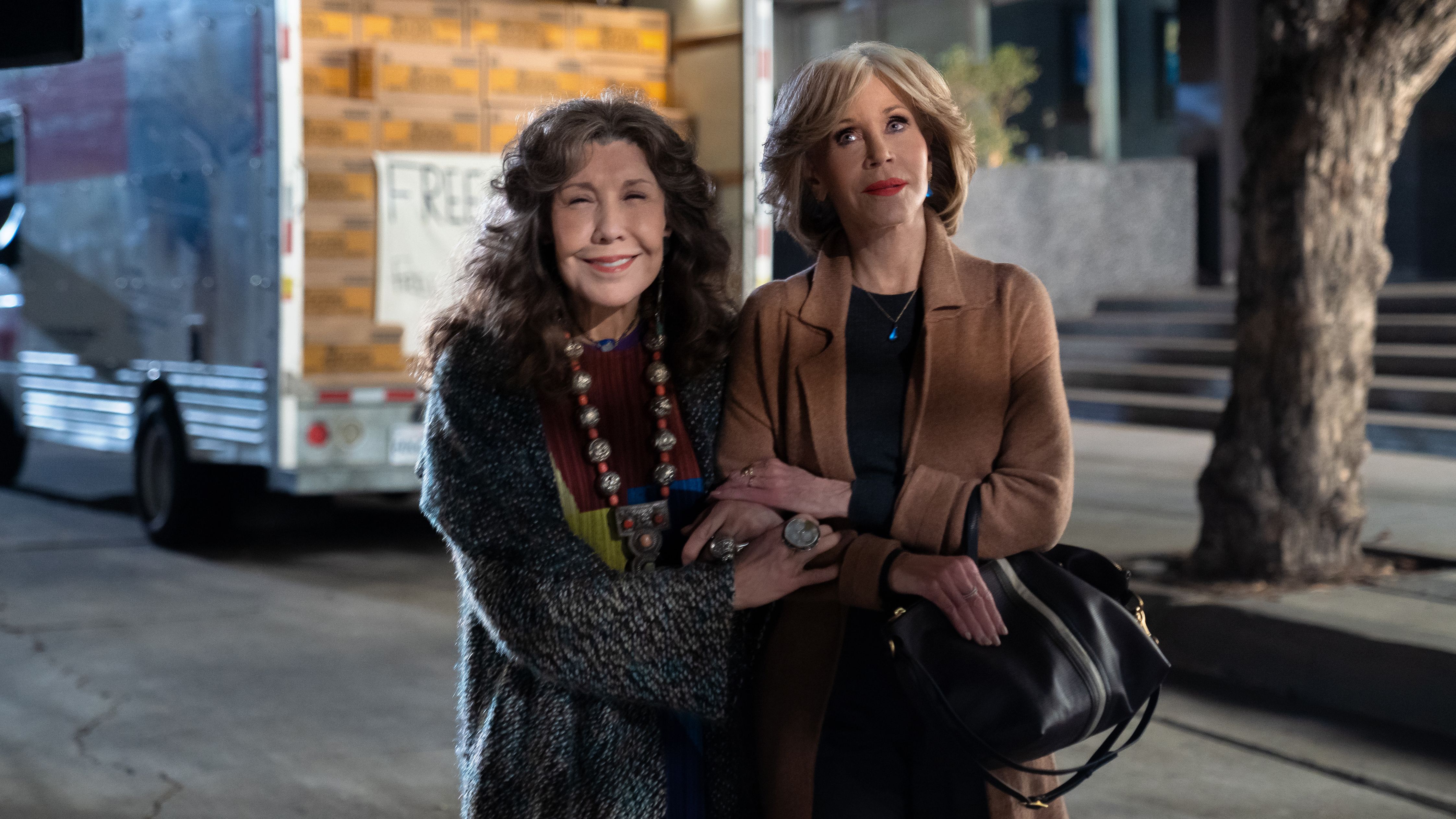 (From left) Lily Tomlin stars as Frankie Bergstein and Jane Fonda as Grace Hanson in "Grace and Frankie." 