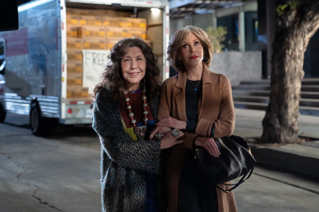 (From left) Lily Tomlin stars as Frankie Bergstein and Jane Fonda as Grace Hanson in "Grace and Frankie." 