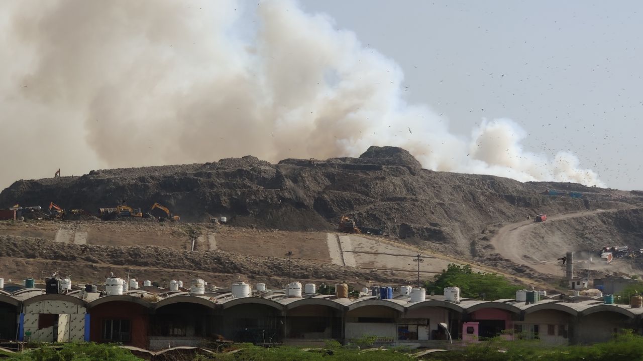 Firefighters struggled to contain the blaze at the Ghazipur landfill in New Delhi, India. 