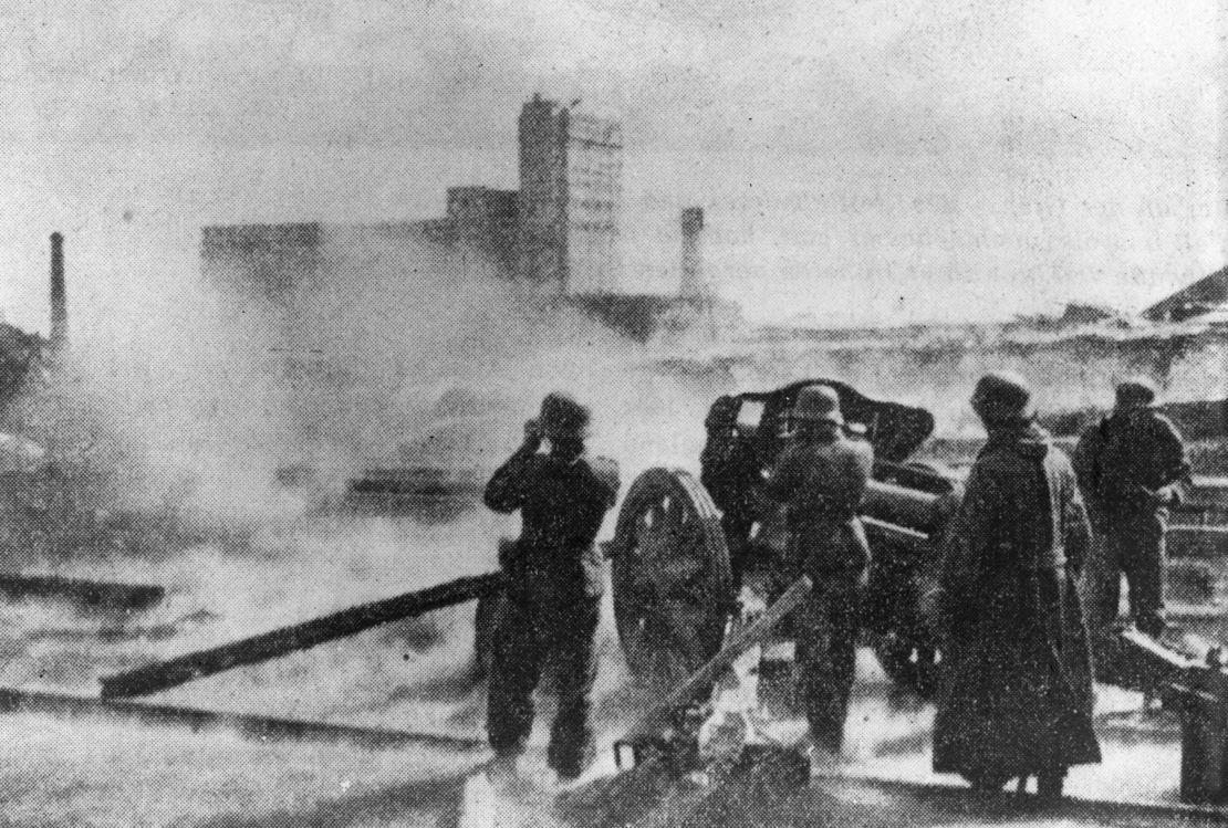 German artillery in the streets of Stalingrad in 1942, shelling a factory that was reportedly used by Soviets as a base for counter-attacks. 