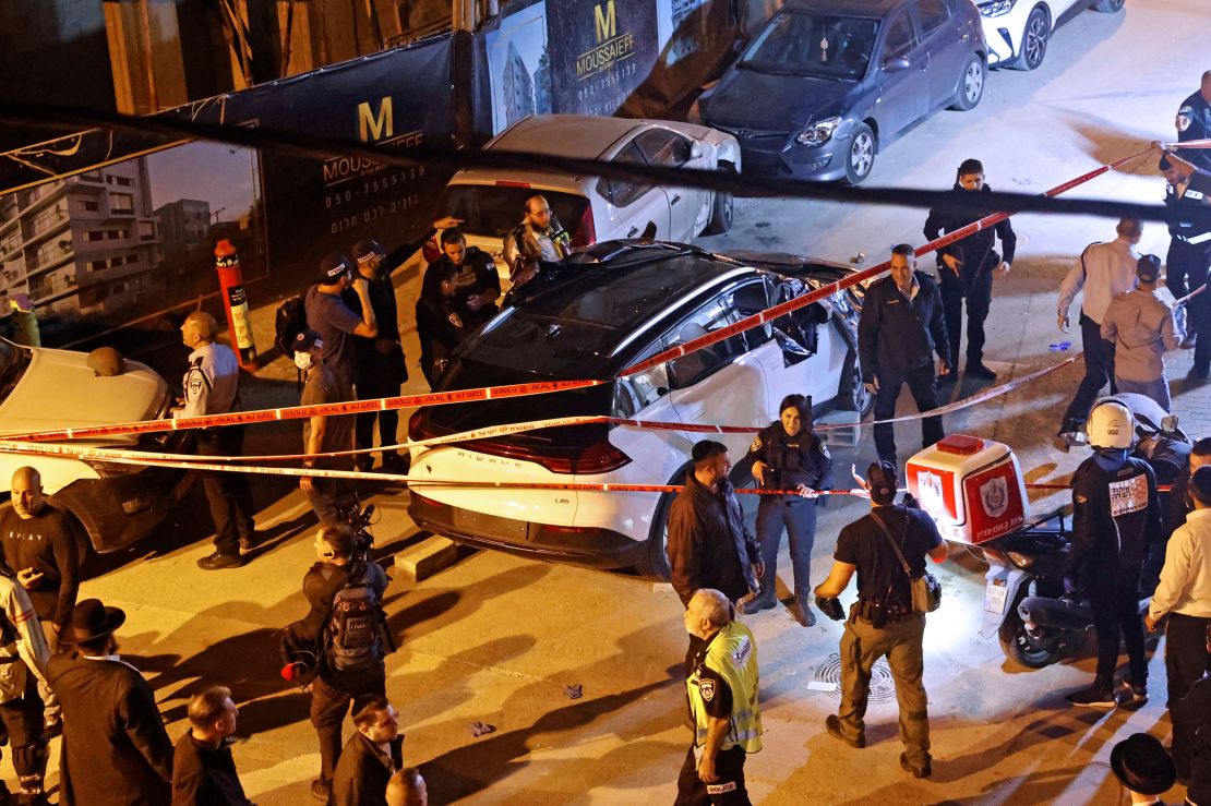 Emergency personnel and Israeli security forces at the scene of a shooting in Bnei Brak on March 29.