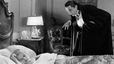 Bela Lugosi creeps up on the sleeping Lucy Weston, played by Frances Dade in 'Dracula', directed by Tod Browning in 1931.