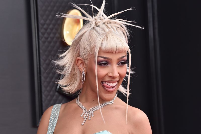 Doja Cat Stuns At Grammys Red Carpet In Dreamy Versace Gown CNN   220403193043 02 Doja Cat Grammy Awards 2022 