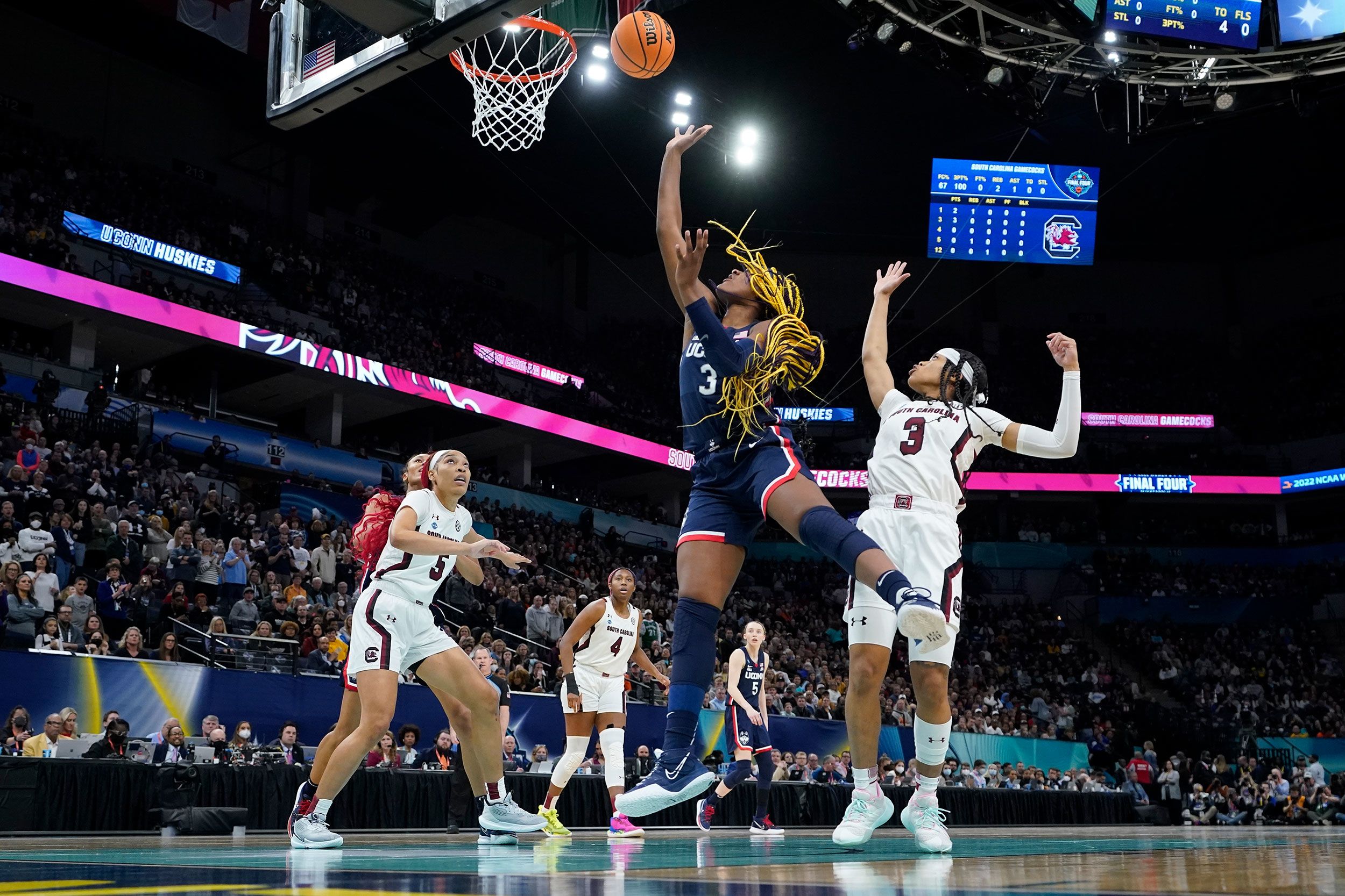 Edwards shoots a layup in the first quarter.