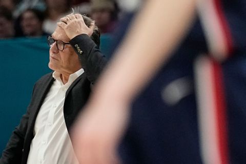 UConn coach Geno Auriemma's reaction during a difficult first half for the Huskies.  They advanced 20-10 with nine floods.
