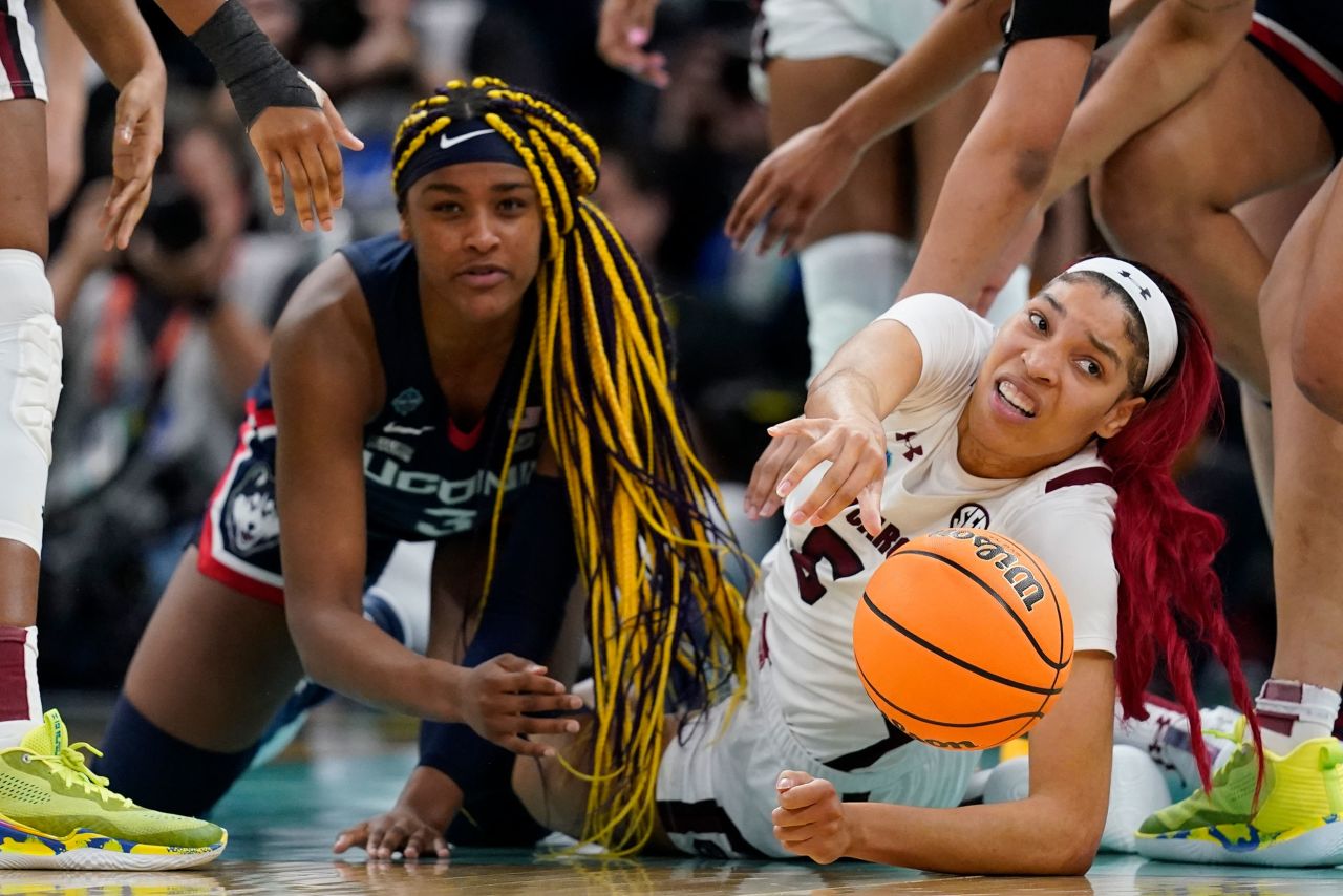 Saxton and UConn's Aaliyah Edwards hit the floor for a loose ball.