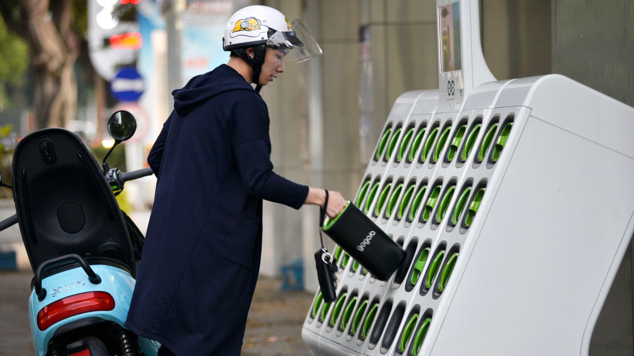A rider swapping batteries at a Gogoro GoStation in Taipei in 2018.