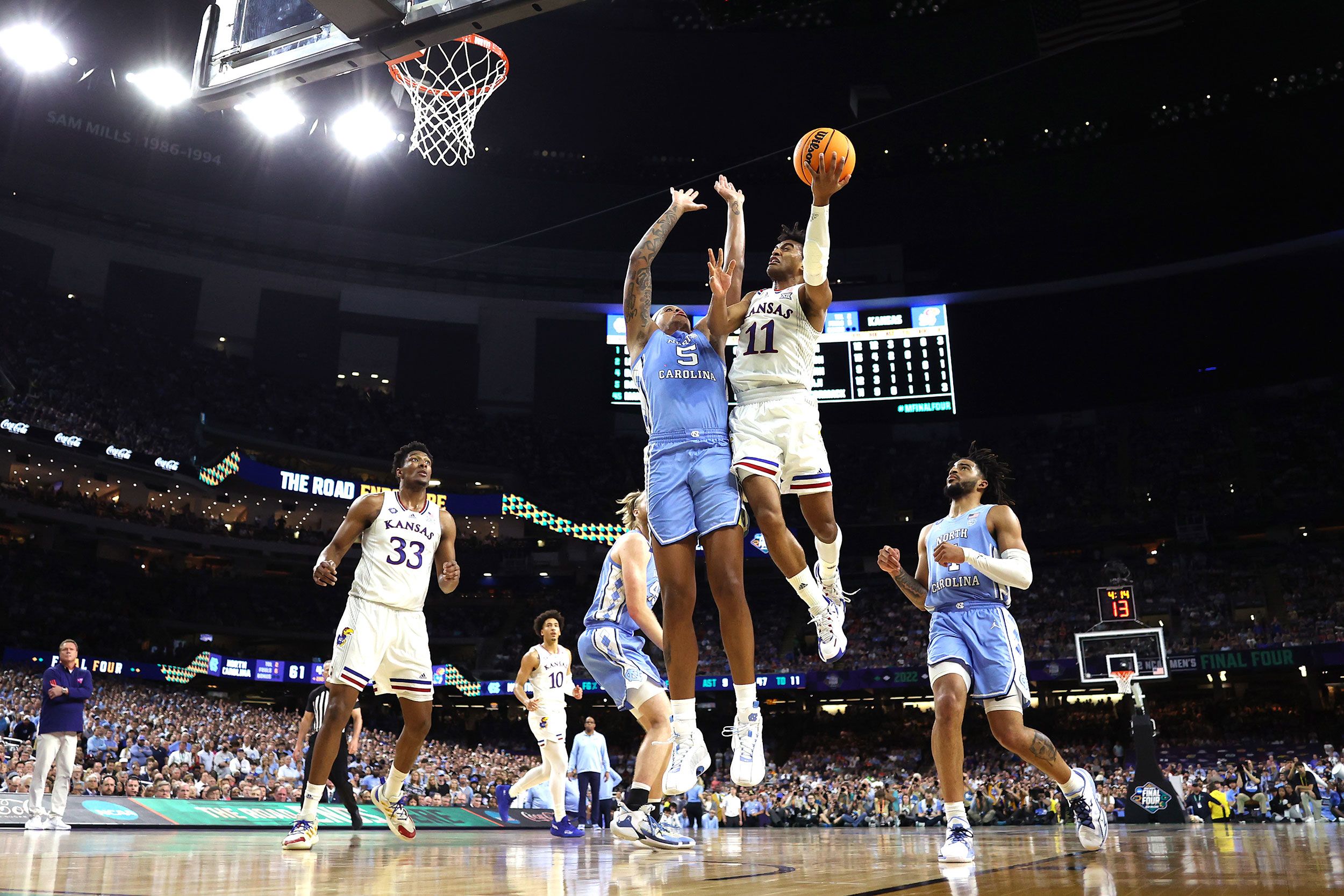 Kansas named 2022 NCAA Men's Basketball Champion after 72-69 comeback  victory over North Carolina - Sports Illustrated Wildcats Daily News,  Analysis and More