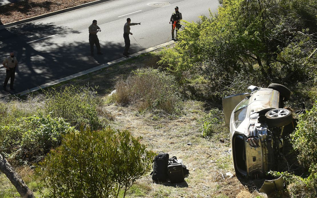 L.A. County Sheriff's officers investigate an accident involving Woods' car in 2021.