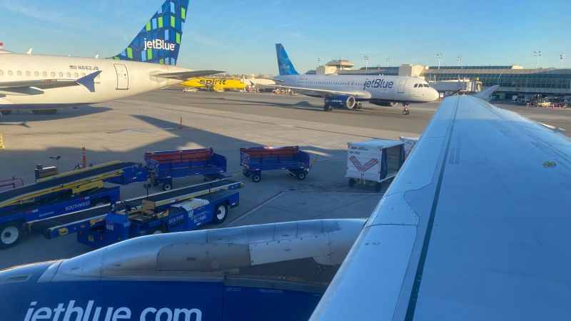 You are currently viewing JetBlue announces a deal to buy Spirit Airlines. Fares could surge – CNN