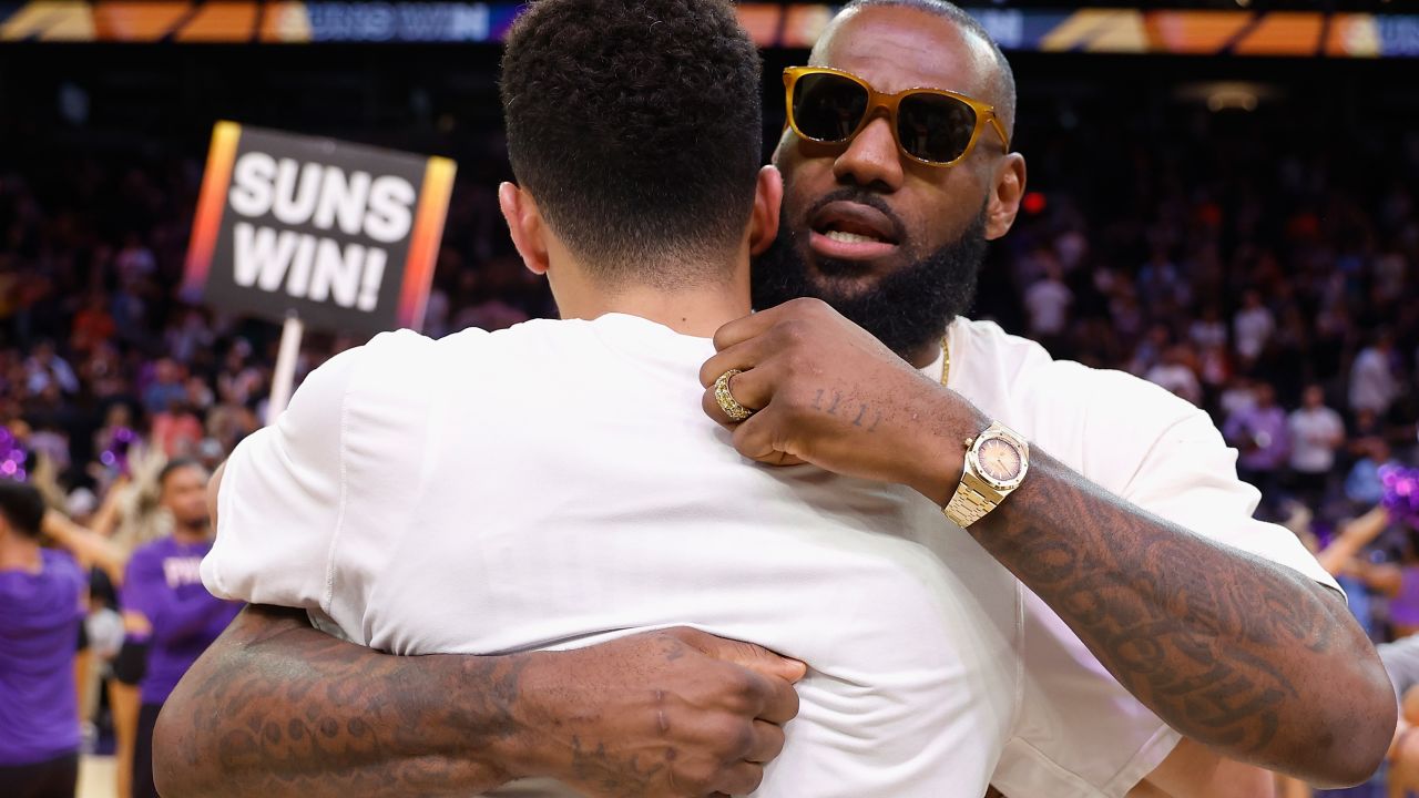 LeBron James watched on as his team were beaten for the seventh consecutive time.
