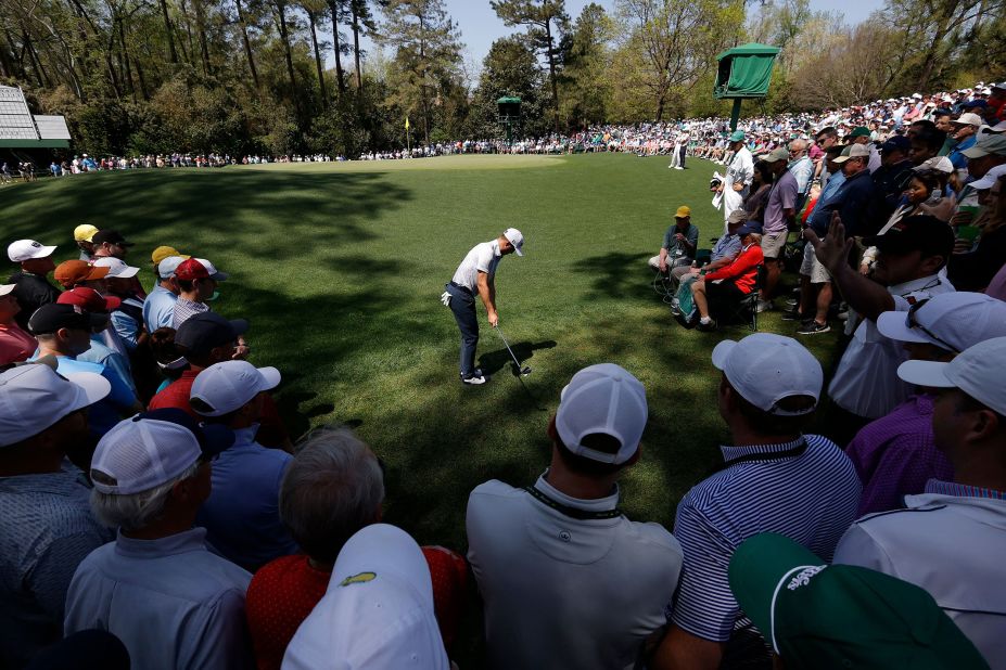 Thomas hits a shot on the sixth hole Thursday.